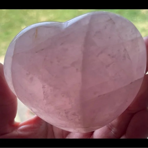 {Giveaway Bonus} ✨ HP ✨ (Lavender-ish) Rose Quartz ✨ Carved Heart ✨ - Picture 11 of 11